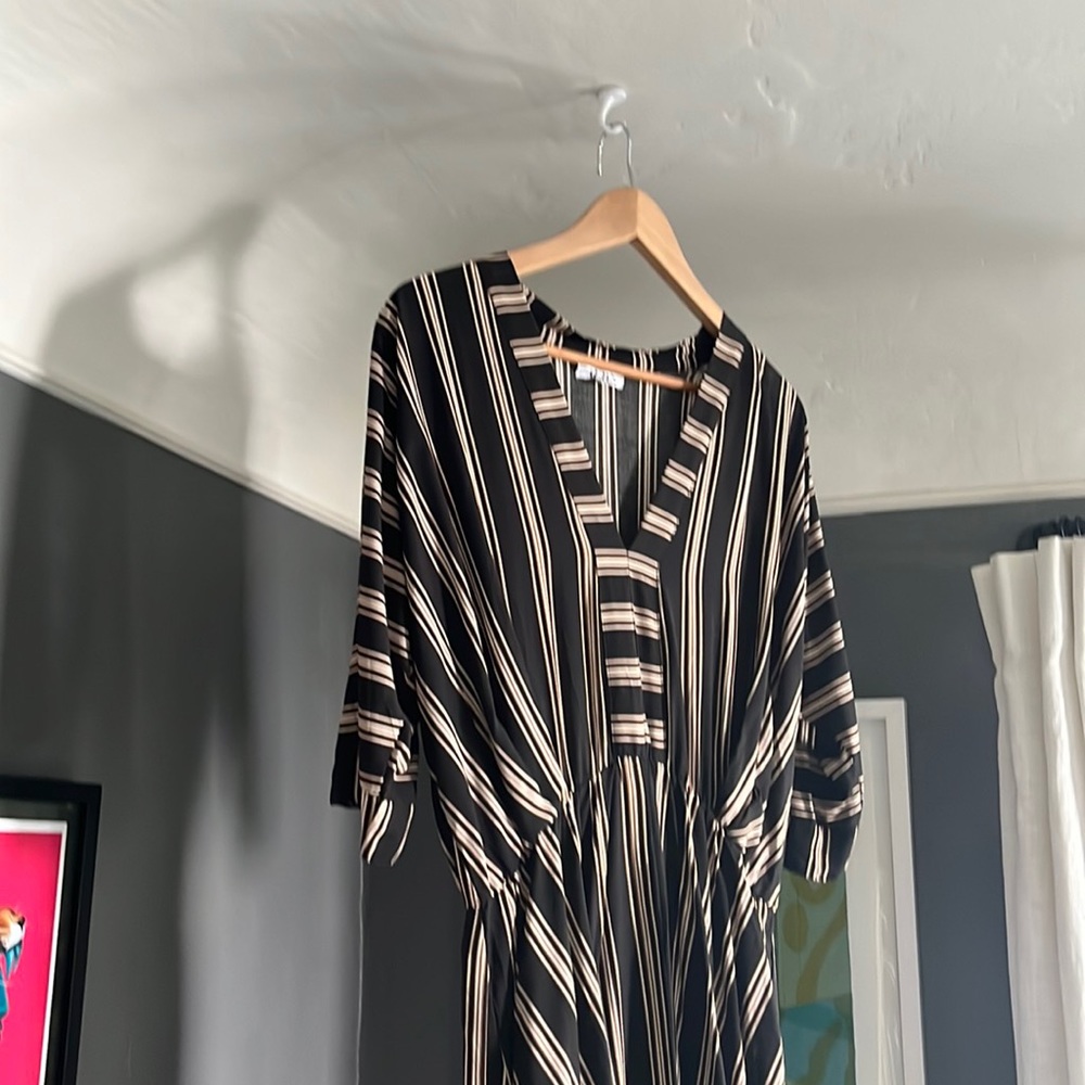 Mid sleeve stripped black tan and white dress front slit elastic waist